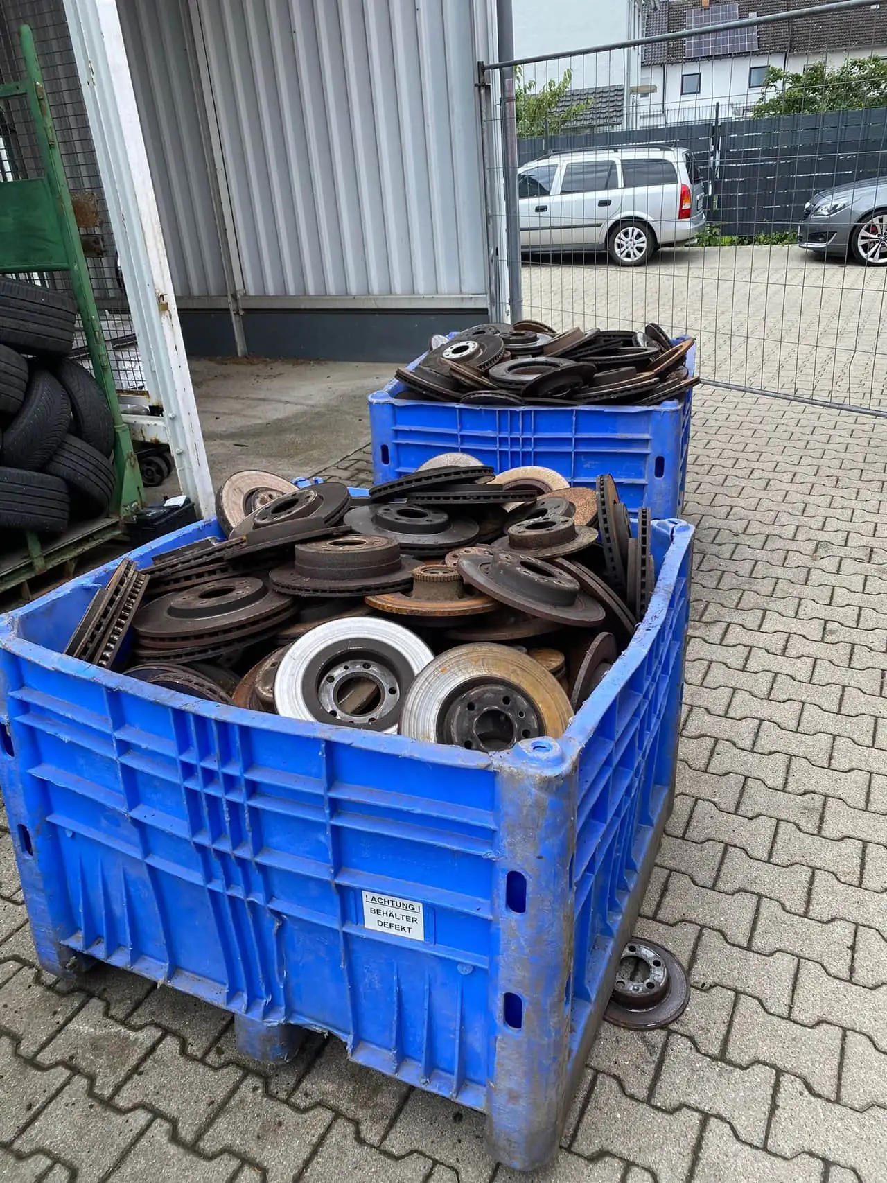 Verladung von Altmetall mit dem Greifer